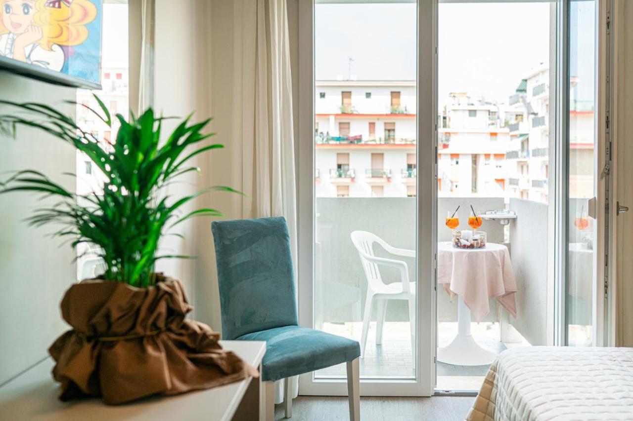 Hotel Pigalle Лидо-ди-Езоло Экстерьер фото