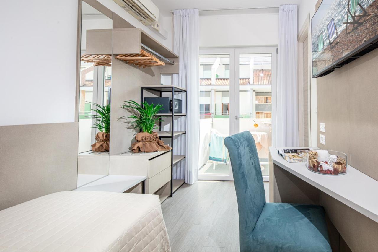 Hotel Pigalle Лидо-ди-Езоло Экстерьер фото