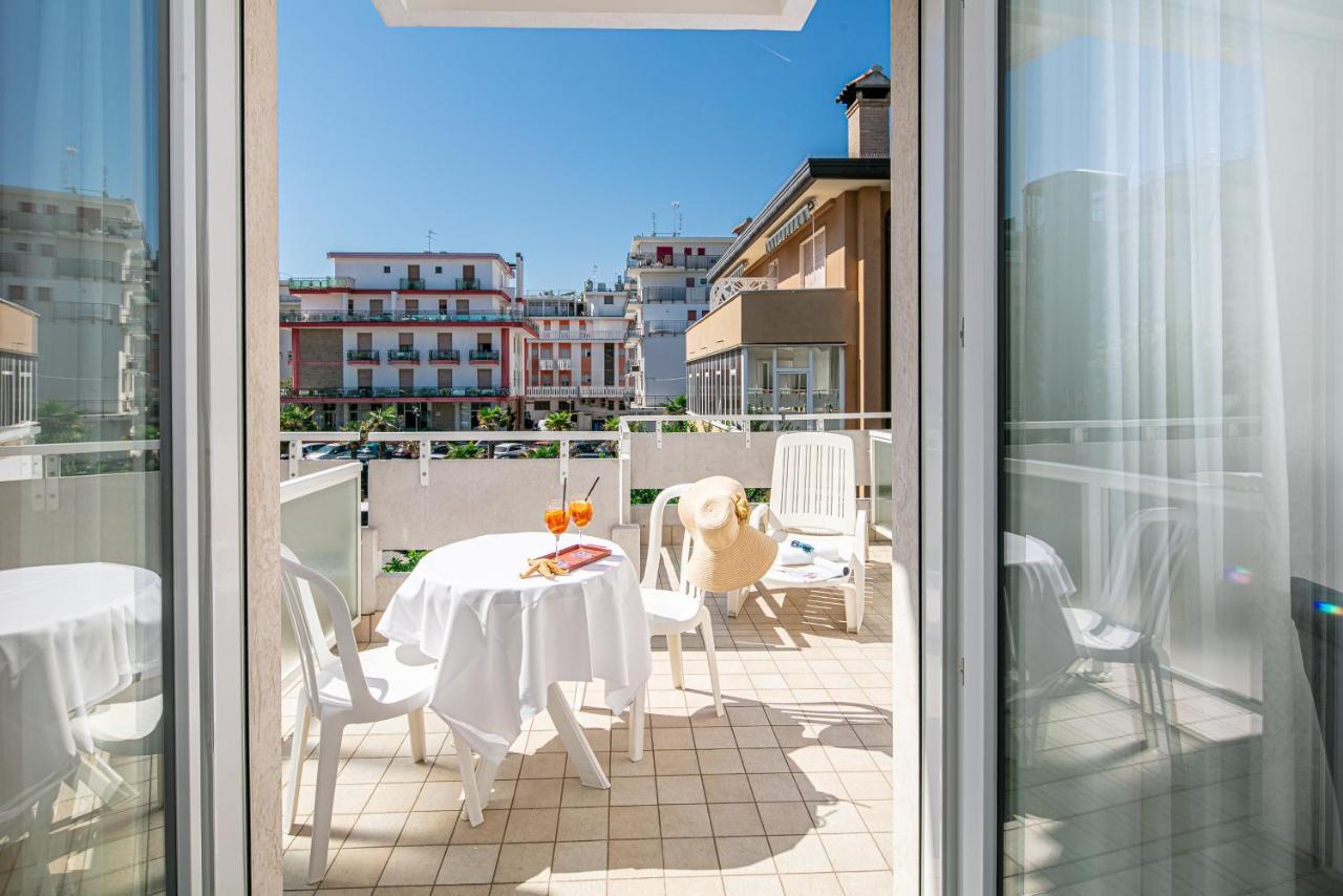 Hotel Pigalle Лидо-ди-Езоло Экстерьер фото