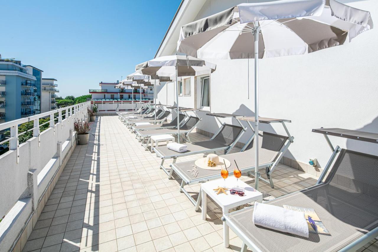 Hotel Pigalle Лидо-ди-Езоло Экстерьер фото