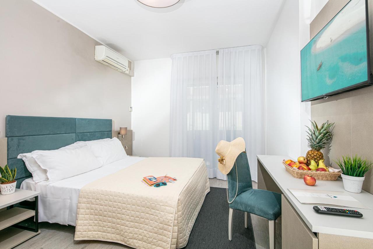 Hotel Pigalle Лидо-ди-Езоло Экстерьер фото