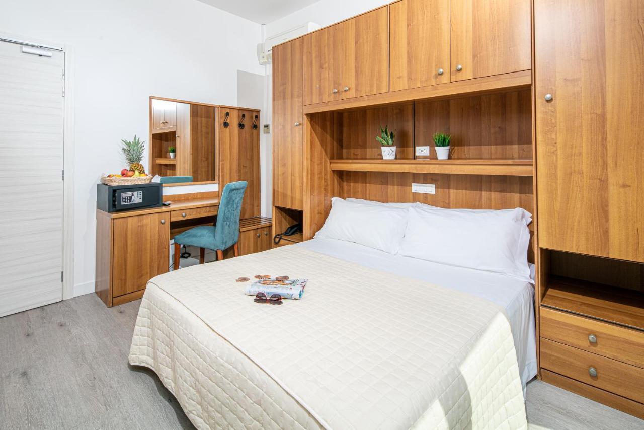Hotel Pigalle Лидо-ди-Езоло Экстерьер фото