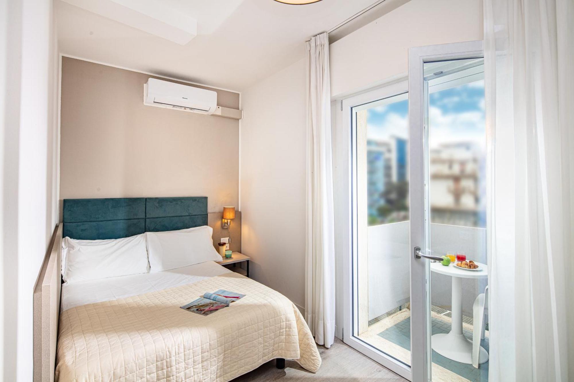 Hotel Pigalle Лидо-ди-Езоло Экстерьер фото