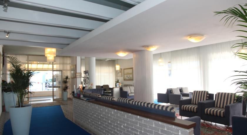 Hotel Pigalle Лидо-ди-Езоло Экстерьер фото